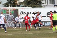 BOLUSPOR – DÜZCESPOR MAÇININ BİLET GELİRİ DEPREMZEDELERE BAĞIŞLANDI