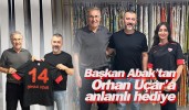 Başkan Abak’tan Orhan Uçar’a anlamlı hediye