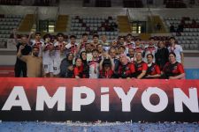 Bolulu sporcular tarihe geçti! namağlup şampiyon oldular